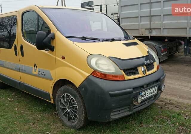Желтый Рено Трафик, объемом двигателя 1.9 л и пробегом 450 тыс. км за 5700 $, фото 2 на Automoto.ua