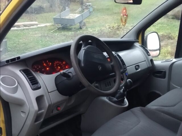 Желтый Рено Трафик, объемом двигателя 1.9 л и пробегом 374 тыс. км за 5200 $, фото 8 на Automoto.ua