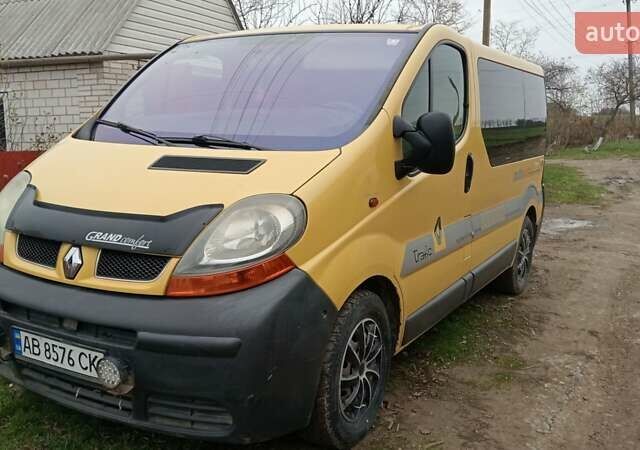 Желтый Рено Трафик, объемом двигателя 1.9 л и пробегом 450 тыс. км за 5700 $, фото 3 на Automoto.ua
