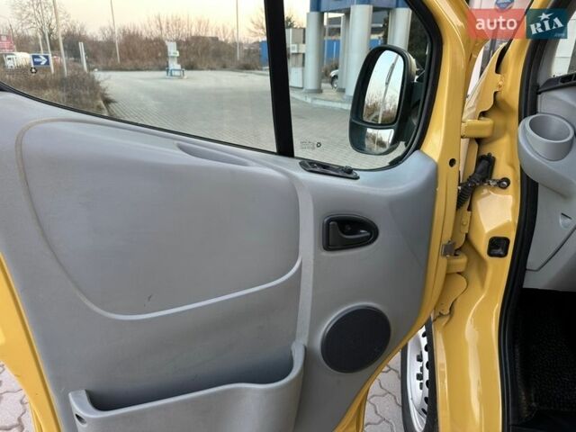 Желтый Рено Трафик, объемом двигателя 1.9 л и пробегом 277 тыс. км за 5800 $, фото 9 на Automoto.ua