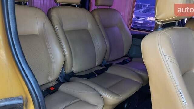 Желтый Рено Трафик, объемом двигателя 1.87 л и пробегом 420 тыс. км за 7800 $, фото 1 на Automoto.ua