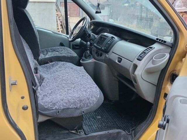 Желтый Рено Трафик, объемом двигателя 0 л и пробегом 303 тыс. км за 5200 $, фото 7 на Automoto.ua