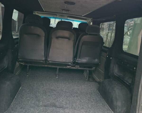 Желтый Рено Трафик, объемом двигателя 1.9 л и пробегом 303 тыс. км за 5200 $, фото 7 на Automoto.ua