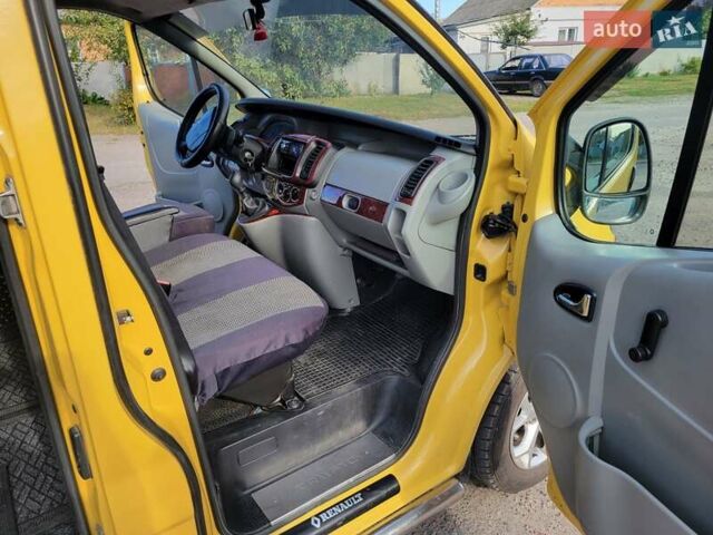 Желтый Рено Трафик, объемом двигателя 1.9 л и пробегом 350 тыс. км за 7800 $, фото 5 на Automoto.ua