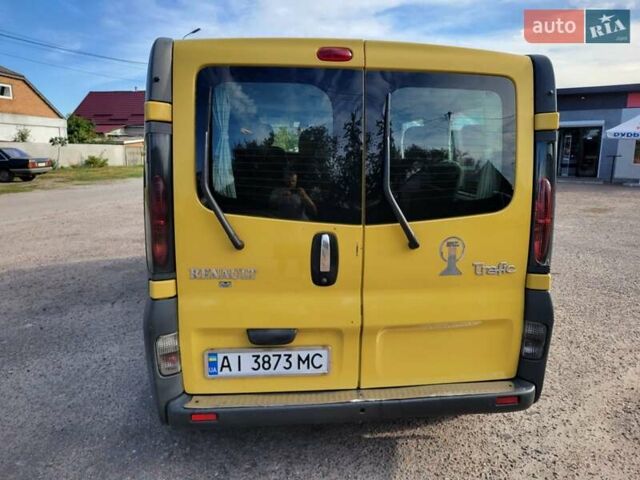 Желтый Рено Трафик, объемом двигателя 1.9 л и пробегом 350 тыс. км за 7800 $, фото 2 на Automoto.ua