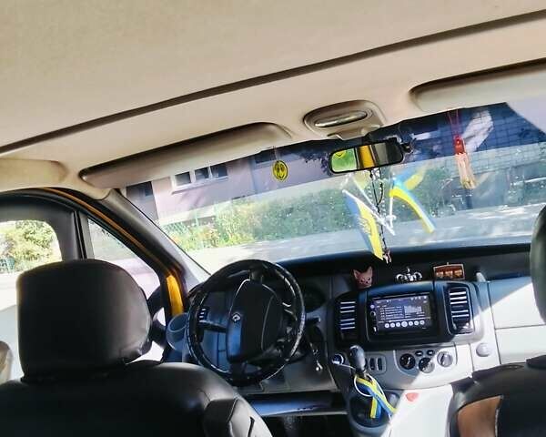Желтый Рено Трафик, объемом двигателя 1.9 л и пробегом 307 тыс. км за 7800 $, фото 13 на Automoto.ua