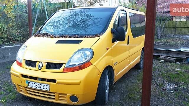 Желтый Рено Трафик, объемом двигателя 1.87 л и пробегом 390 тыс. км за 6500 $, фото 2 на Automoto.ua