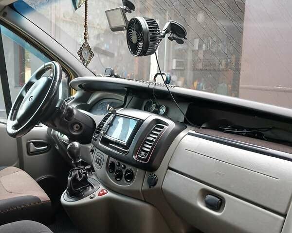 Жовтий Рено Трафік, об'ємом двигуна 1.9 л та пробігом 300 тис. км за 9900 $, фото 9 на Automoto.ua