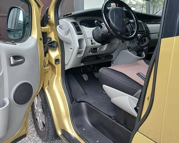 Жовтий Рено Трафік, об'ємом двигуна 1.9 л та пробігом 300 тис. км за 9900 $, фото 11 на Automoto.ua