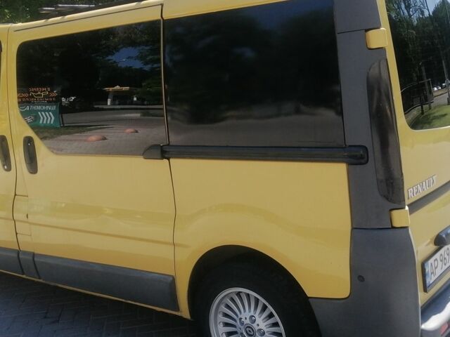 Желтый Рено Трафик, объемом двигателя 1 л и пробегом 35 тыс. км за 9500 $, фото 1 на Automoto.ua