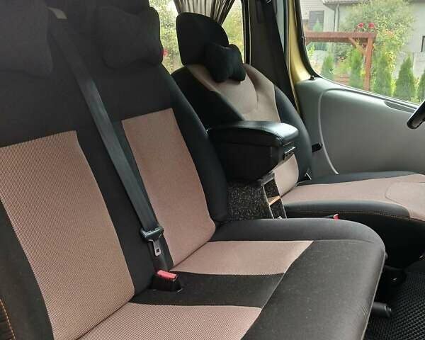 Жовтий Рено Трафік, об'ємом двигуна 1.9 л та пробігом 300 тис. км за 9900 $, фото 10 на Automoto.ua