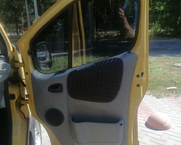 Желтый Рено Трафик, объемом двигателя 1 л и пробегом 35 тыс. км за 9500 $, фото 4 на Automoto.ua