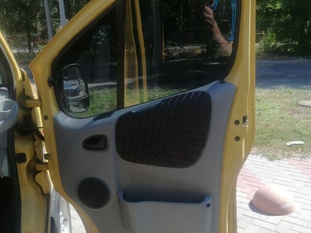 Желтый Рено Трафик, объемом двигателя 1 л и пробегом 35 тыс. км за 9500 $, фото 5 на Automoto.ua