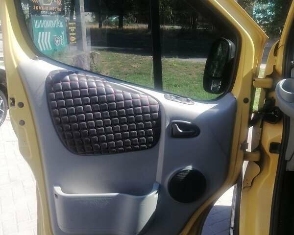 Желтый Рено Трафик, объемом двигателя 1 л и пробегом 35 тыс. км за 9500 $, фото 5 на Automoto.ua