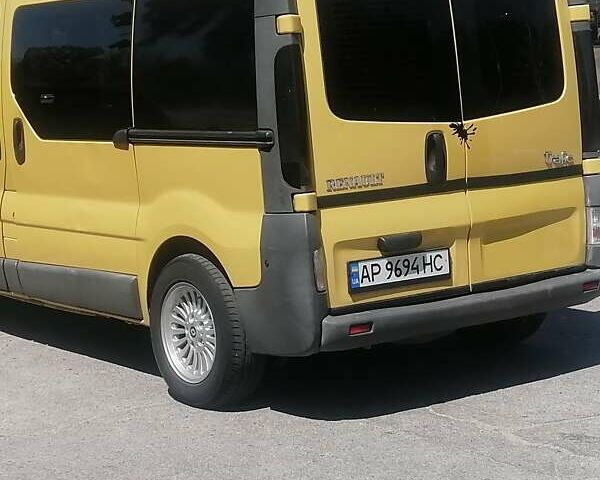Желтый Рено Трафик, объемом двигателя 1.9 л и пробегом 350 тыс. км за 10000 $, фото 4 на Automoto.ua