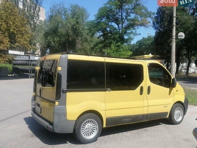 Желтый Рено Трафик, объемом двигателя 1 л и пробегом 35 тыс. км за 9500 $, фото 3 на Automoto.ua