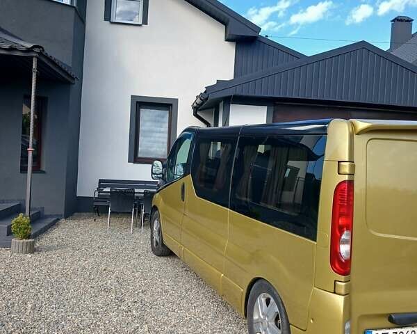 Жовтий Рено Трафік, об'ємом двигуна 1.9 л та пробігом 300 тис. км за 9900 $, фото 3 на Automoto.ua