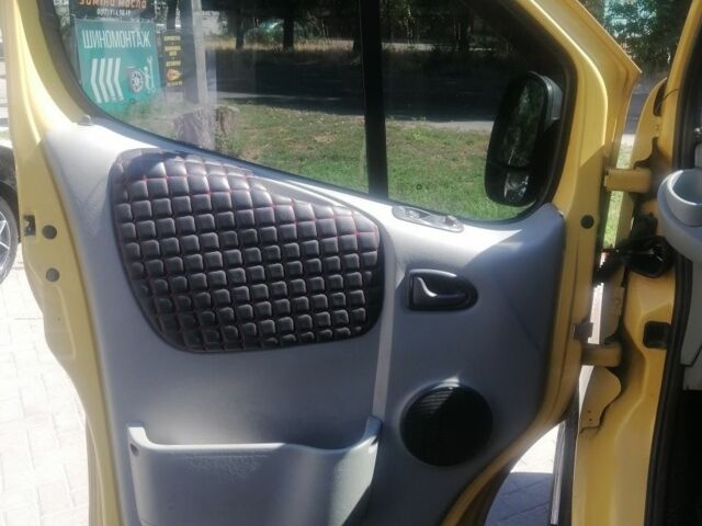 Желтый Рено Трафик, объемом двигателя 1 л и пробегом 35 тыс. км за 9500 $, фото 6 на Automoto.ua