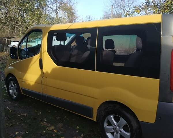 Желтый Рено Трафик, объемом двигателя 2 л и пробегом 241 тыс. км за 8200 $, фото 2 на Automoto.ua