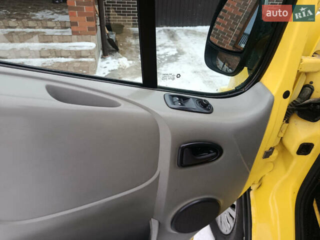 Жовтий Рено Трафік, об'ємом двигуна 2 л та пробігом 277 тис. км за 8900 $, фото 6 на Automoto.ua