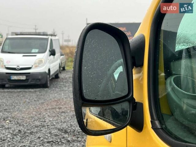Желтый Рено Трафик, объемом двигателя 2 л и пробегом 187 тыс. км за 8990 $, фото 14 на Automoto.ua