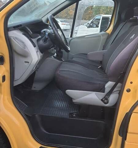 Желтый Рено Трафик, объемом двигателя 2 л и пробегом 187 тыс. км за 7800 $, фото 9 на Automoto.ua