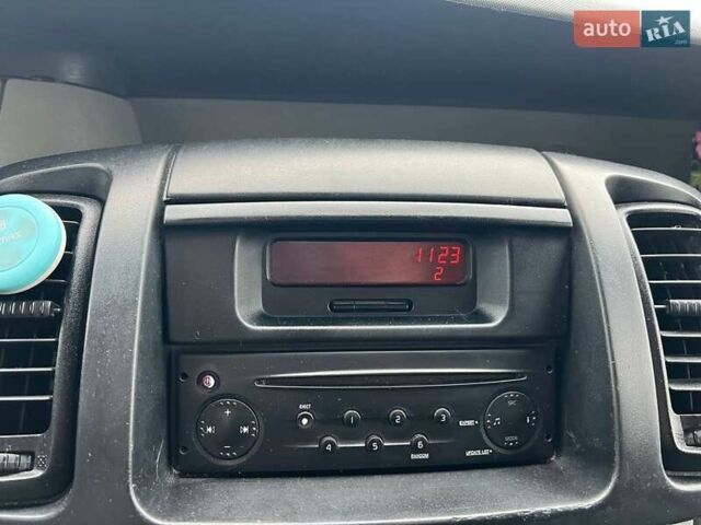 Желтый Рено Трафик, объемом двигателя 2 л и пробегом 187 тыс. км за 8990 $, фото 20 на Automoto.ua