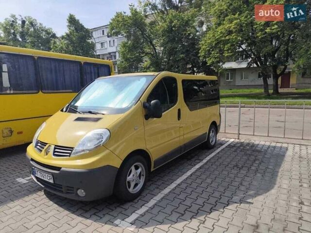 Желтый Рено Трафик, объемом двигателя 2 л и пробегом 280 тыс. км за 10000 $, фото 1 на Automoto.ua