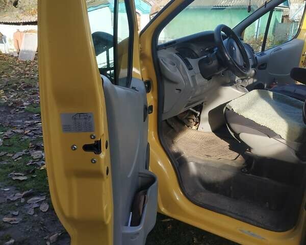 Желтый Рено Трафик, объемом двигателя 2 л и пробегом 241 тыс. км за 8200 $, фото 11 на Automoto.ua