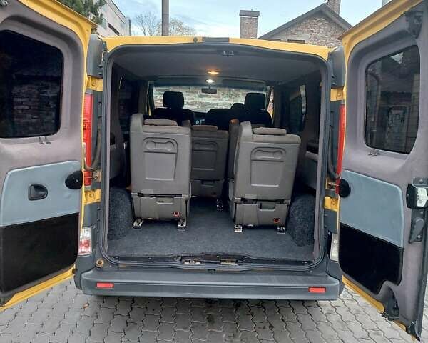 Желтый Рено Трафик, объемом двигателя 2 л и пробегом 187 тыс. км за 7800 $, фото 4 на Automoto.ua