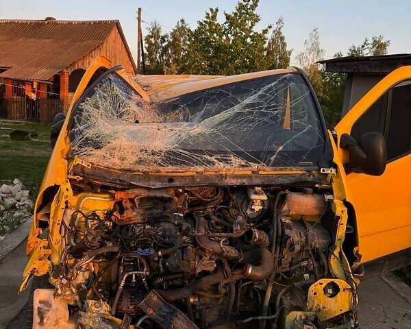 Желтый Рено Трафик, объемом двигателя 2 л и пробегом 326 тыс. км за 4000 $, фото 3 на Automoto.ua
