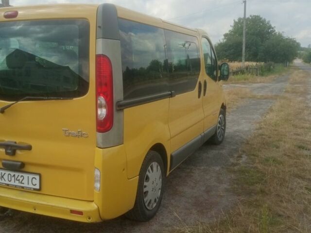 Желтый Рено Трафик, объемом двигателя 2 л и пробегом 356 тыс. км за 8600 $, фото 4 на Automoto.ua