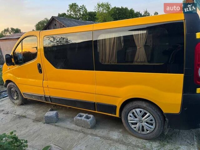 Желтый Рено Трафик, объемом двигателя 2 л и пробегом 326 тыс. км за 4000 $, фото 1 на Automoto.ua