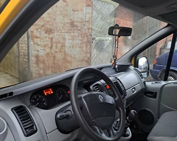 Желтый Рено Трафик, объемом двигателя 2 л и пробегом 300 тыс. км за 8500 $, фото 5 на Automoto.ua