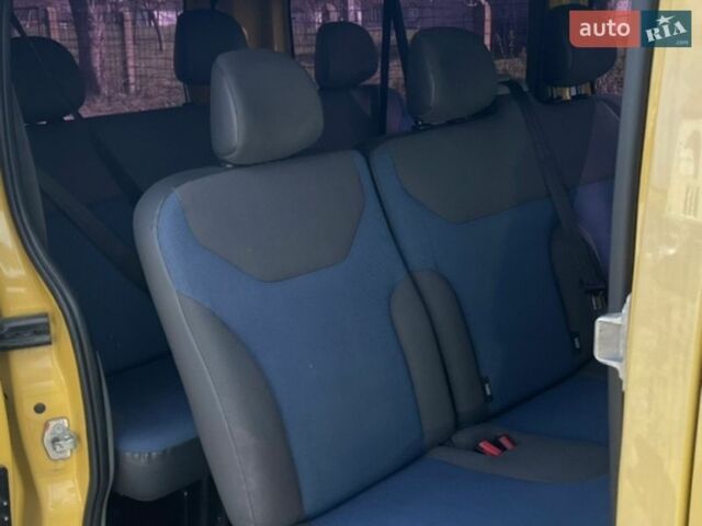 Желтый Рено Трафик, объемом двигателя 2 л и пробегом 250 тыс. км за 11500 $, фото 9 на Automoto.ua