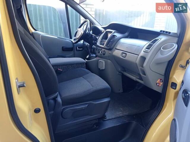 Желтый Рено Трафик, объемом двигателя 2 л и пробегом 333 тыс. км за 12300 $, фото 10 на Automoto.ua