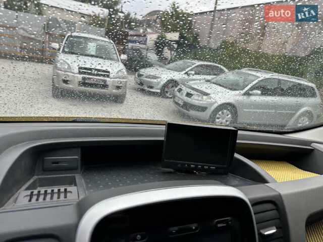 Рено Трафик 2017 в Каменское - Днепродзержинск на Automoto.ua Желтый Рено Трафик, объемом двигателя 1.6 л и пробегом 140 тыс. км за 11700 $, фото 18 на Automoto.ua