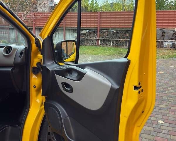 Рено Трафик 2017 в Прилуках на Automoto.ua Желтый Рено Трафик, объемом двигателя 1.6 л и пробегом 230 тыс. км за 12500 $, фото 4 на Automoto.ua