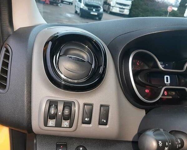 Жовтий Рено Трафік, об'ємом двигуна 1.6 л та пробігом 260 тис. км за 12500 $, фото 13 на Automoto.ua