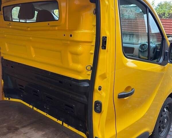 Рено Трафик 2017 в Прилуках на Automoto.ua Желтый Рено Трафик, объемом двигателя 1.6 л и пробегом 230 тыс. км за 12500 $, фото 8 на Automoto.ua