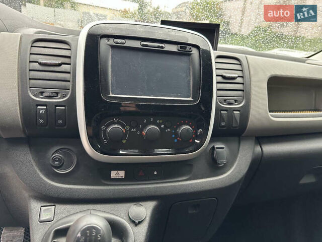 Рено Трафик 2017 в Каменское - Днепродзержинск на Automoto.ua Желтый Рено Трафик, объемом двигателя 1.6 л и пробегом 140 тыс. км за 11700 $, фото 19 на Automoto.ua