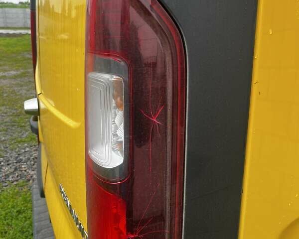 Жовтий Рено Трафік, об'ємом двигуна 1.6 л та пробігом 195 тис. км за 14500 $, фото 7 на Automoto.ua