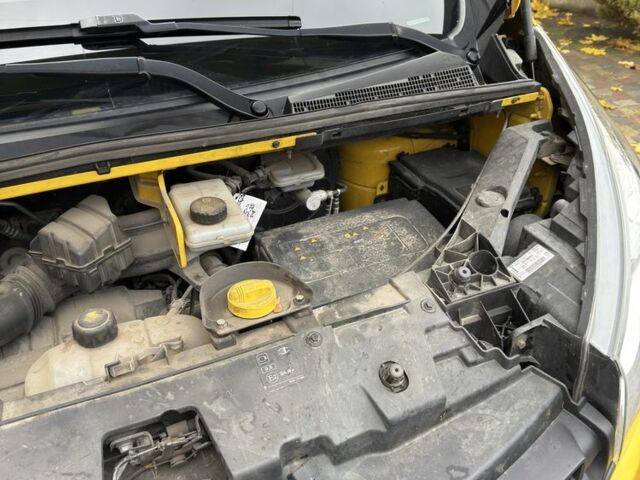 Жовтий Рено Трафік, об'ємом двигуна 1.6 л та пробігом 230 тис. км за 12500 $, фото 12 на Automoto.ua