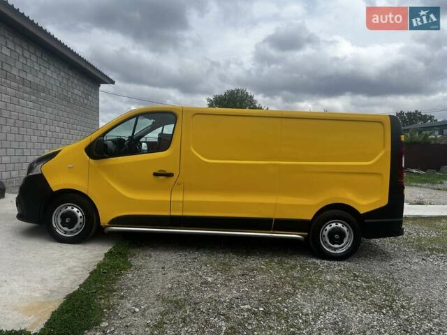 Желтый Рено Трафик, объемом двигателя 1.6 л и пробегом 195 тыс. км за 14500 $, фото 2 на Automoto.ua