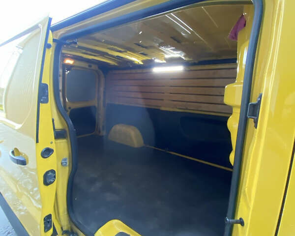 Желтый Рено Трафик, объемом двигателя 1.6 л и пробегом 130 тыс. км за 13071 $, фото 11 на Automoto.ua