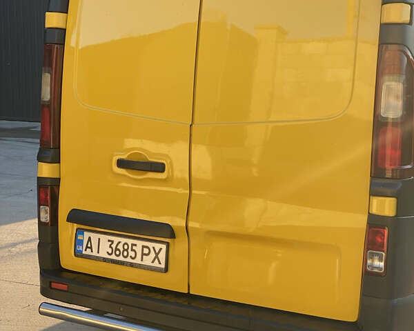 Желтый Рено Трафик, объемом двигателя 1.6 л и пробегом 130 тыс. км за 13071 $, фото 6 на Automoto.ua