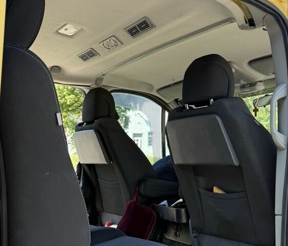 Желтый Рено Трафик, объемом двигателя 2 л и пробегом 350 тыс. км за 13000 $, фото 6 на Automoto.ua