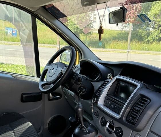 Желтый Рено Трафик, объемом двигателя 2 л и пробегом 350 тыс. км за 13000 $, фото 9 на Automoto.ua