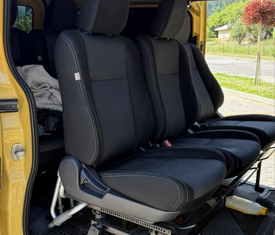 Желтый Рено Трафик, объемом двигателя 2 л и пробегом 350 тыс. км за 13000 $, фото 5 на Automoto.ua