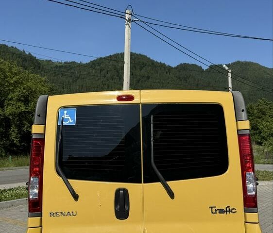 Желтый Рено Трафик, объемом двигателя 2 л и пробегом 350 тыс. км за 13000 $, фото 10 на Automoto.ua